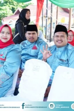 Ketua DPRD Bengkalis Dampingi Bupati Hadiri Pawai Ta’aruf MTQ di Taluk Kuantan